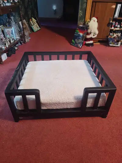 For sale Luke new Pet Bed. Great for Cat or Small Dog. $20.00
