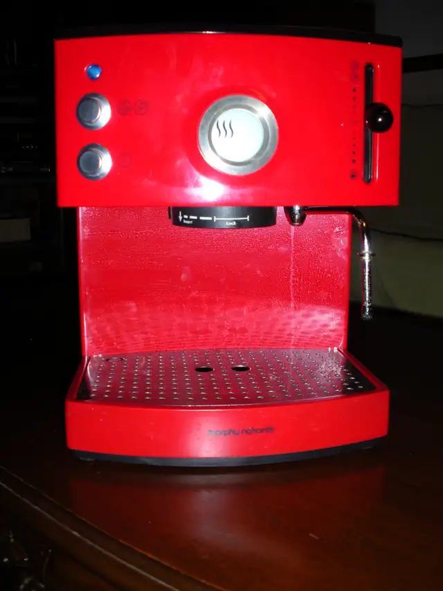 Stainless Steel  or Red Morphy Richard Espresso Machine in Coffee Makers in Stratford - Image 4