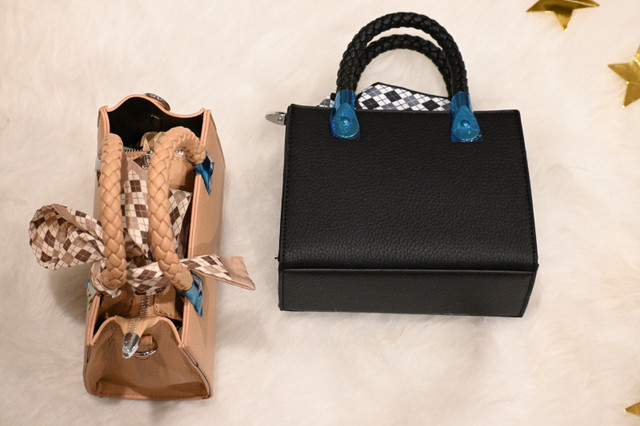 EN: Handbags | FR: Sacs à main dans Femmes - Sacs et portefeuilles  à Longueuil/Rive Sud - Image 3