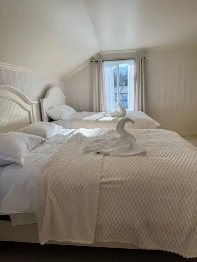 We invite you to enjoy a peaceful and relaxing stay in our cozy property featuring beautiful mountai...