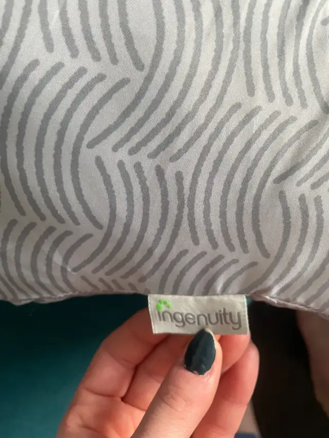 Ingenuity Nursing Breastfeeding Pillow in Feeding & High Chairs in Markham / York Region - Image 4