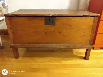 Coffre antique en bois d’origine des années 1800, View more
