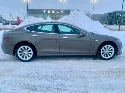 2016 Tesla Model S with Free Super Charging