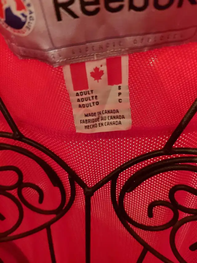 Abbotsford heat jersey small  in Men's in Calgary - Image 3