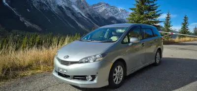 First owner in Canada. Right-hand drive vehicle. -7 seats - S-VSC “Vehicle Stability Control” - ABS...