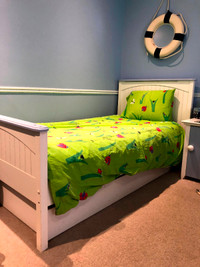 5-piece bedroom set (nightstand, lamp, closet, drawer, bed)