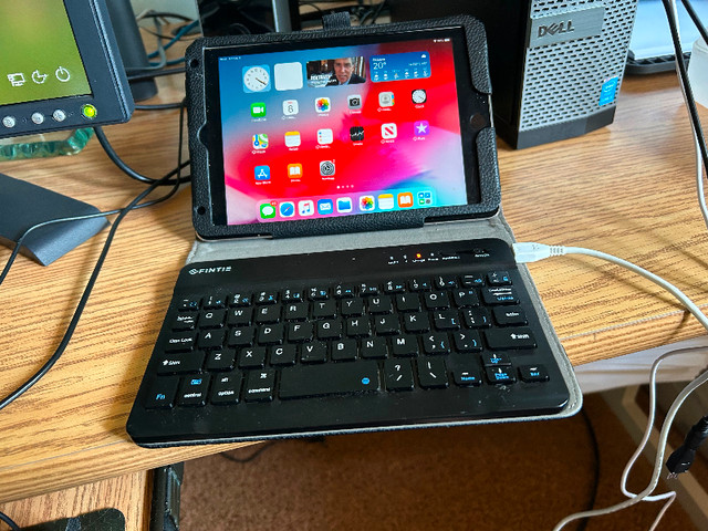 Apple IPad 4 mini with Fintie keyboard case | iPad & Tablet Accessories |  Winnipeg | Kijiji