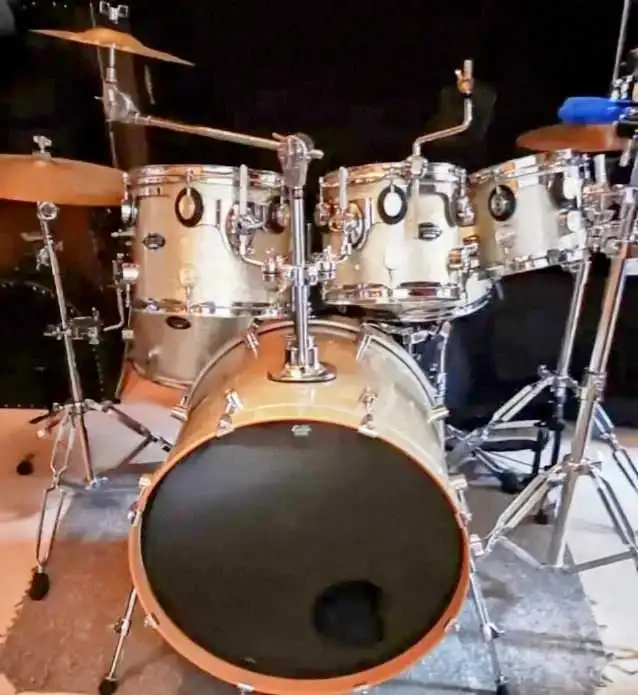 FULL DRUM KIT in Drums & Percussion in City of Toronto - Image 2