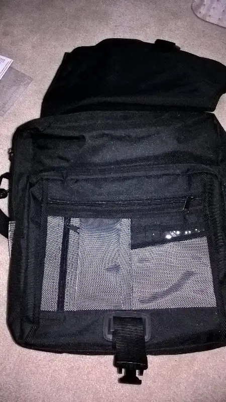 padded new laptop bag/satchel - Heavy duty in Laptop Accessories in Hamilton - Image 3