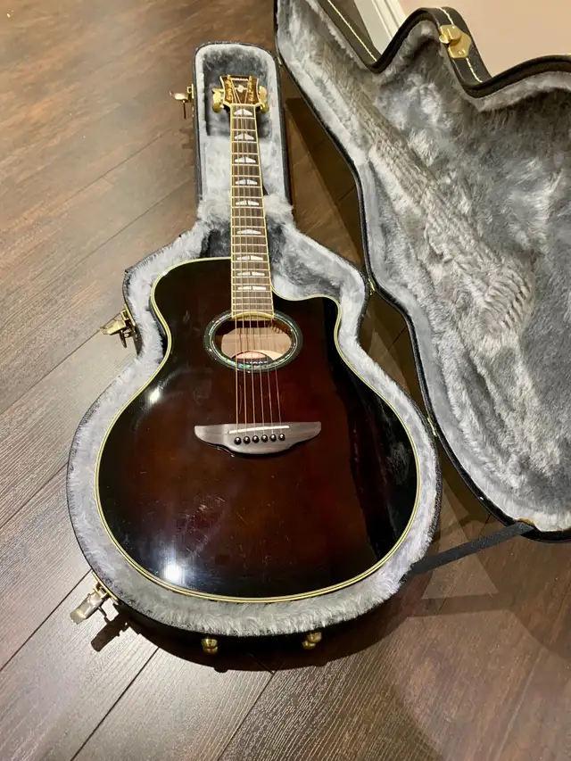 Yamaha apx900 MBL acoustic / electric guitar with hard case in Guitars in Markham / York Region - Image 2