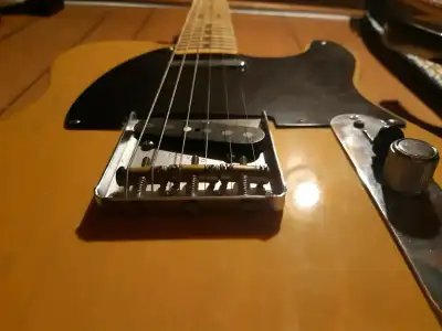 Guitar weight is 7.6 pounds is all original and was purchased from Long and Mcquade. The guitar is s...