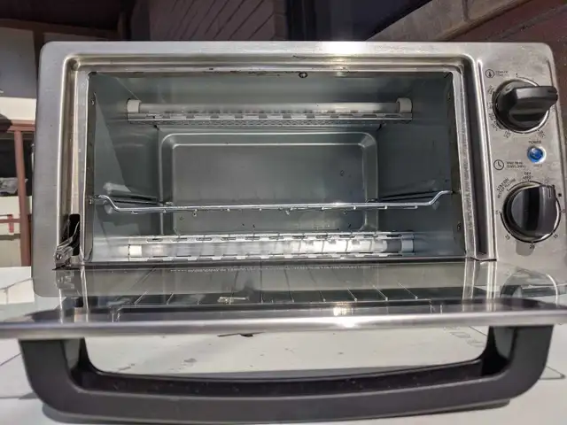 Toastmaster Toaster Oven "Like NEW" Fits 9" Pizza in Toasters & Toaster Ovens in Oshawa / Durham Region - Image 2