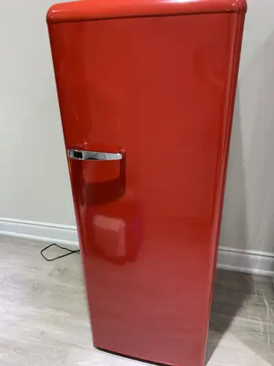 Unique Appliances Classic Retro Upright Freezer Red, View more