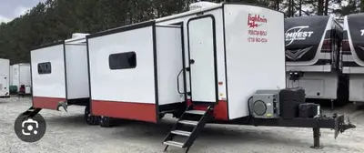 OPEN TO FAIR OFFERS! NEED IT GONE BEFORE WINTER! Looking to sell a 2 office trailer. It is similiar...