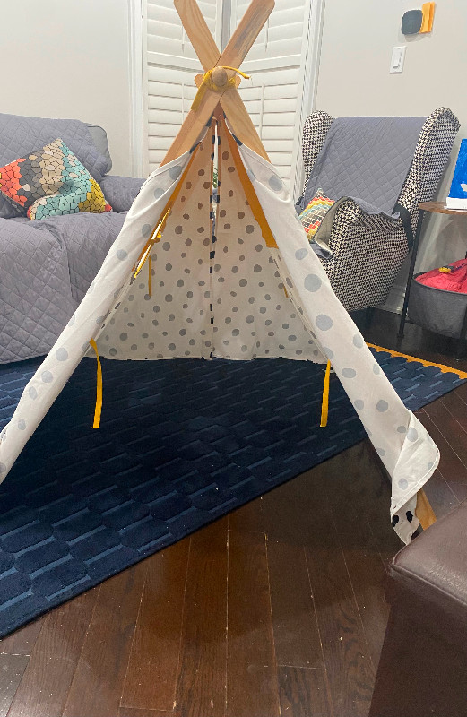 Indigo Mini Maison A Frame Play Tent. in Multi-item in Oakville / Halton Region - Image 2