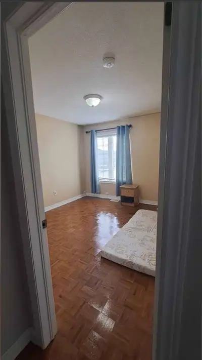Private Upper Room for Rent