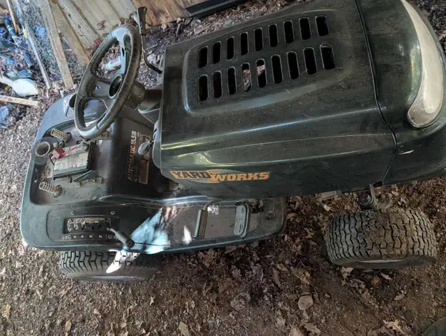 Yard works mower for parts or repair in Engine & Engine Parts in Bedford - Image 5