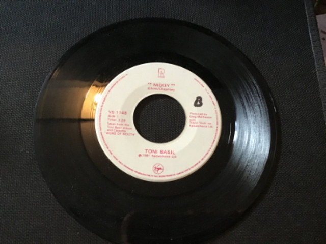 Toni Basil Single “Mickey” (p)1981 Radialchoice Ltd. dans De Montagne  à Lévis - Image 2