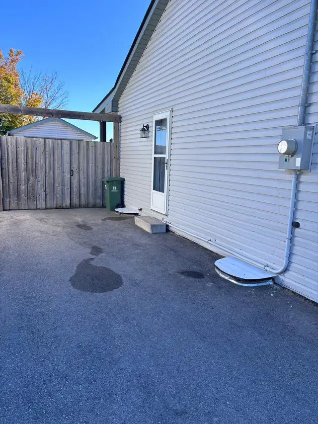1 bedroom Basement