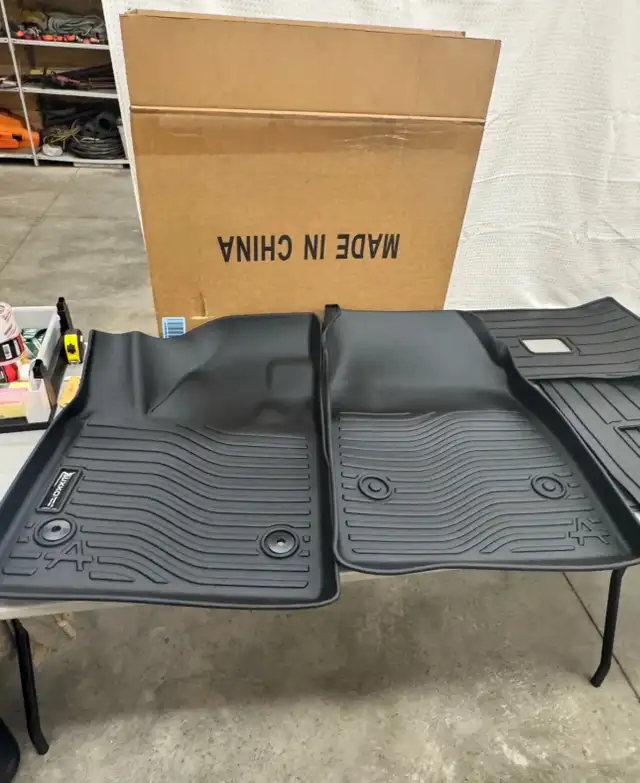 Floor Mat Set Chevrolet Equinox EV in Other in Hamilton - Image 8