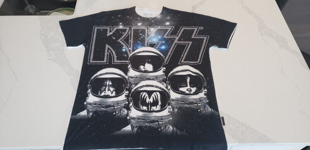 KISS IN SPACE T-SHIRT. r in Arts & Collectibles in St. Albert