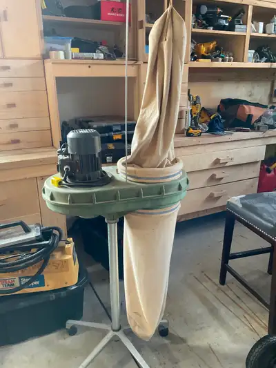 Dust extractor