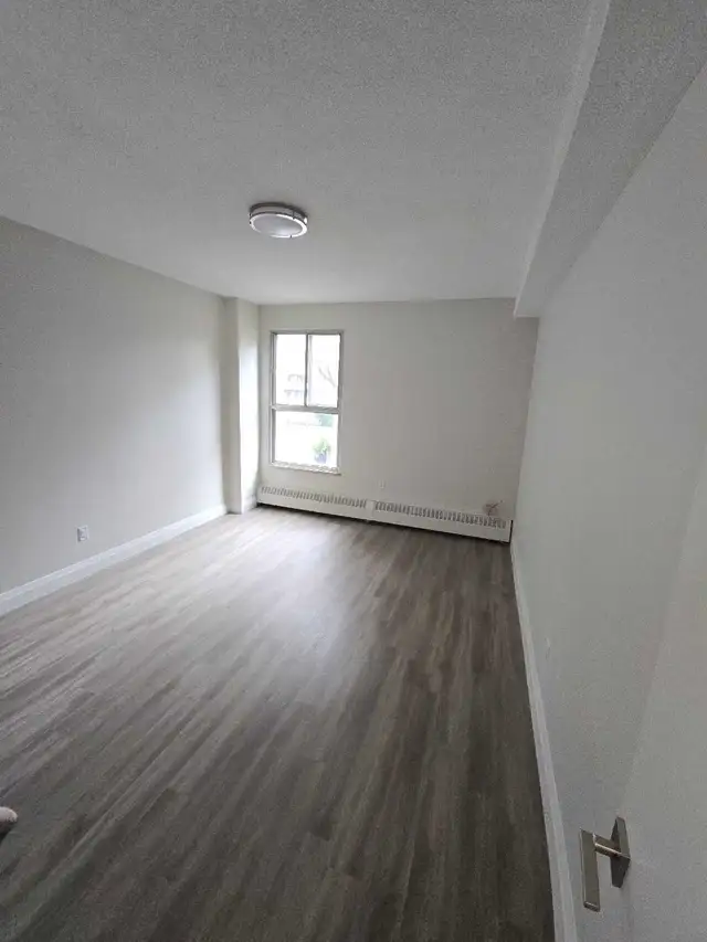 Large Apartment 1 Bedroom – Lease Assignment $200 off/month in Room Rentals & Roommates in City of Toronto - Image 2