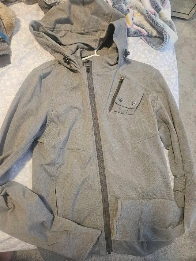 Lululemon Men's sweater new  in Men's in Edmonton - Image 2