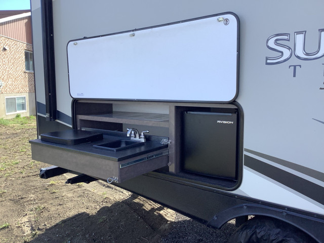 Roulotte Sunset Trail Super Lite 2018 modèle 210FK  dans VR et caravanes  à Saint-Hyacinthe - Image 3