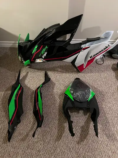 2022 Kawasaki zx6r/636 brand new complete fairing set for sale including headlight and passenger sea...