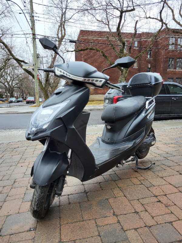 Scooter Électrique - Gio Phoenix dans Vélos électriques  à Ville de Montréal