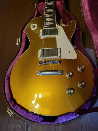 Selling an immaculate 2016 Gibson 57 reissue gold top. V.O.S. All original except the top hats I add...