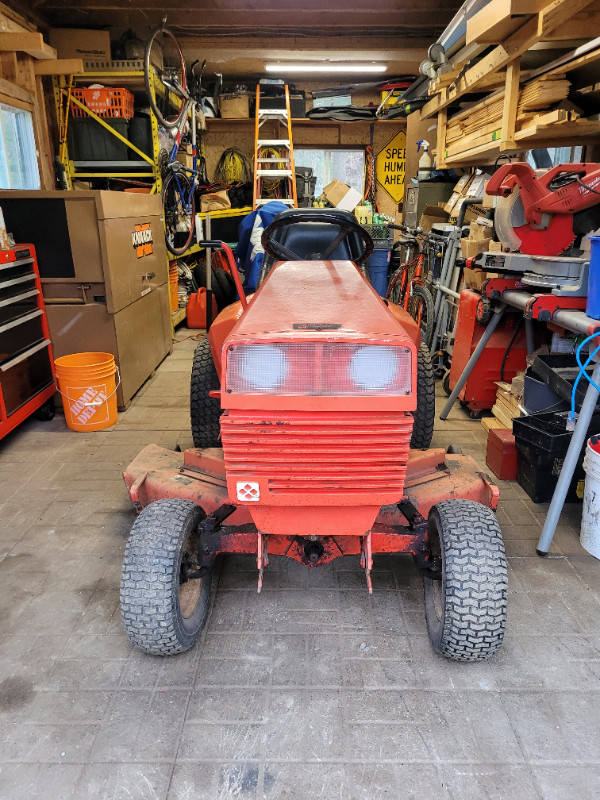 Gravely 16G Lawn Tractor in Heavy Equipment in Peterborough