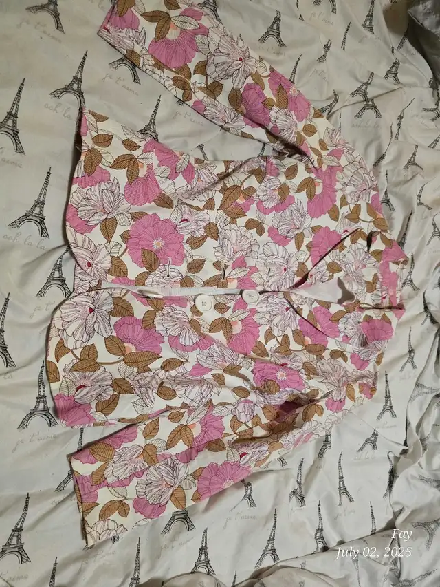 Floral Blazer in Women's - Tops & Outerwear in City of Toronto - Image 2