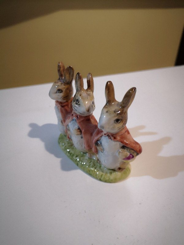 Bunny Trio, figurine in Arts & Collectibles in Peterborough
