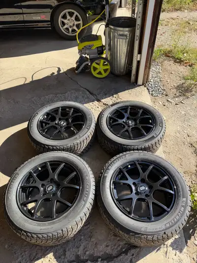 Located in Midland, 30 mins north of barrie. 5x114.3 Enkei alloys with 215/55/16 Michelin X ice(nitr...