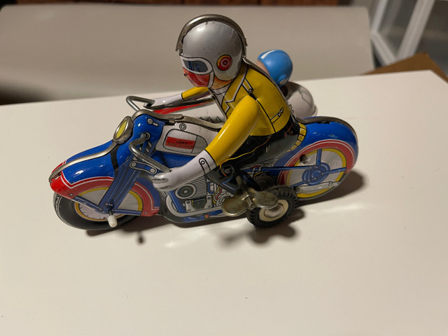 Vintage TIn Wind Up Toy Motorcycle with Side Car in Arts & Collectibles in Brantford - Image 2