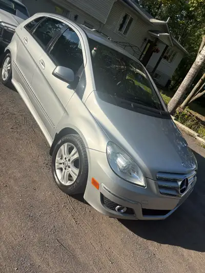 Mercedes-benz b200 2009 avec 118000km automatique, pneu d’été sur mag et pneu d’hiver sur rims, tout...