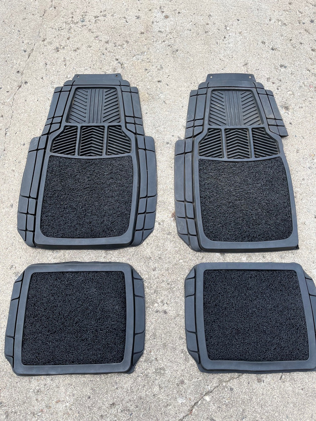 Floor mats Black in Other Parts & Accessories in Regina