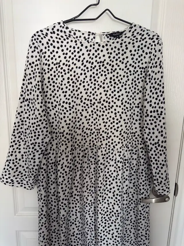 Elegant Polka Dot Maxi Dress – Size L in Women's - Dresses & Skirts in Kitchener / Waterloo - Image 7