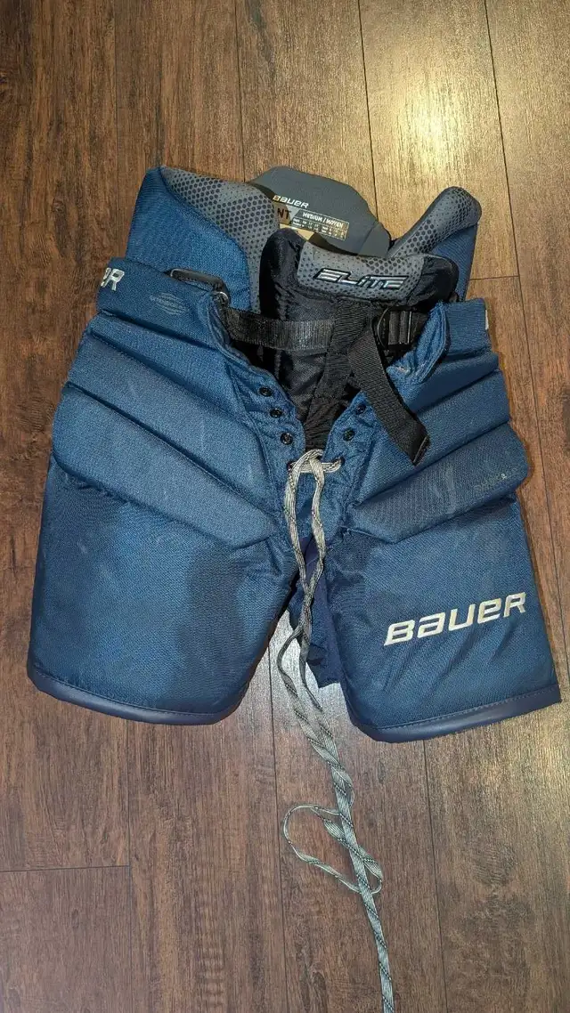 Goalie Equipment  in Hockey in Markham / York Region - Image 10