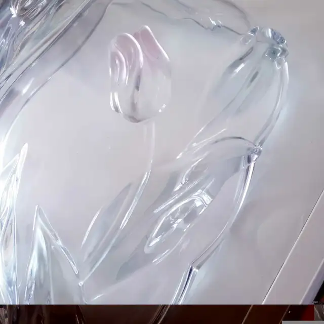 Vintage  Mikasa Tivoli Crystal Pink Tulips Large Flower Divided  in Home Décor & Accents in Ottawa - Image 5