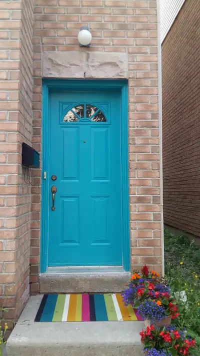 Room for rent at Lawrence West subway and the Allen highway to 401 in a townhome near Lawrence Squar...