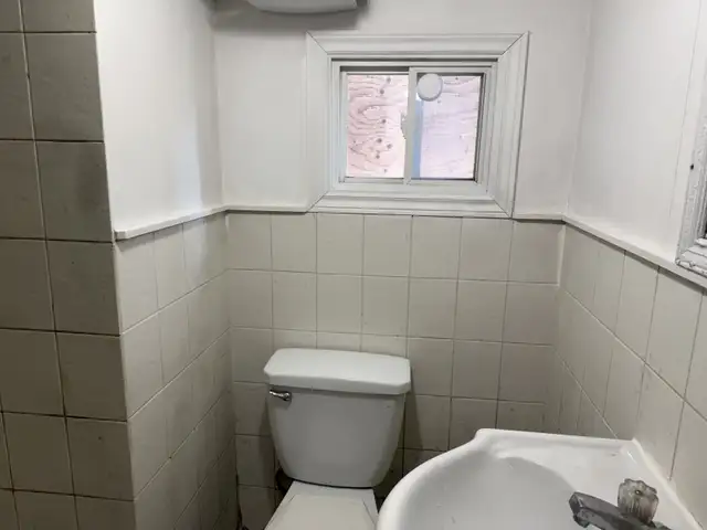 1 Bedroom Walkout Basement For Rent - $1500/month in Long Term Rentals in Mississauga / Peel Region - Image 9