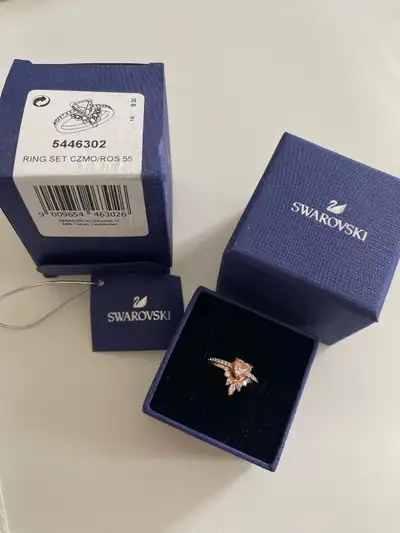 This is a beautiful Swarovski ring set, size 55, featuring cubic zirconia stones and a stackable des...