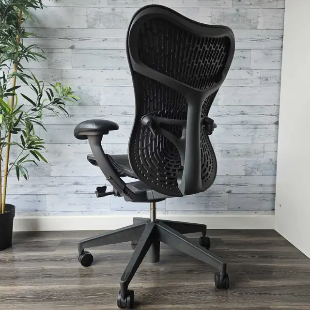 Herman Miller Mirra 2 ergonomic office chair FREE DELIVERY in Chairs & Recliners in City of Toronto - Image 5
