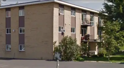 4-1/2 à louer près parc et école primaire Napoléon-Bourassa dans le vieux L'Acadie. Calme et arbres...