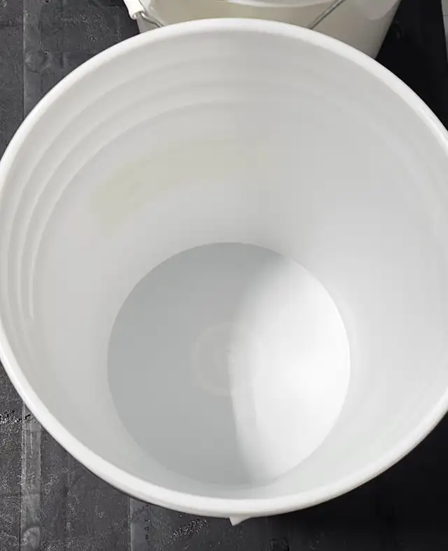 5 Gallon round w/lids and 16L square pails w/lids - Food Grade62864745029634122