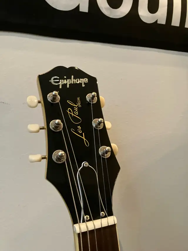 Epiphone Les Paul Special  in Guitars in City of Toronto - Image 5