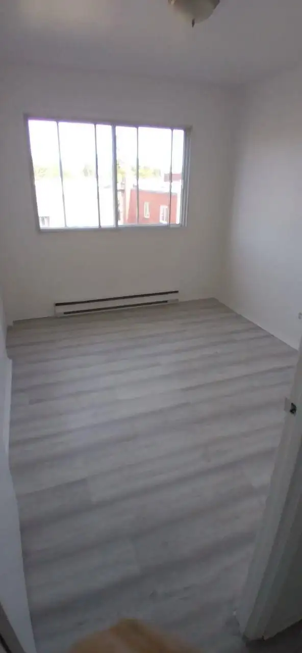 Un mois gratuite !! 4/1 entièrement rénové in Long Term Rentals in City of Montréal - Image 3